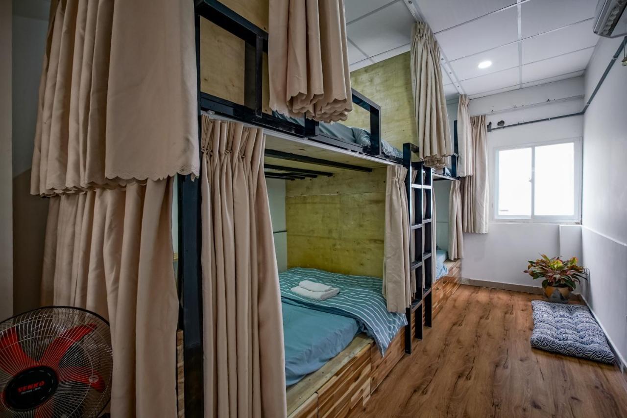 Adora Bui Vien Homestay Хошимин Экстерьер фото